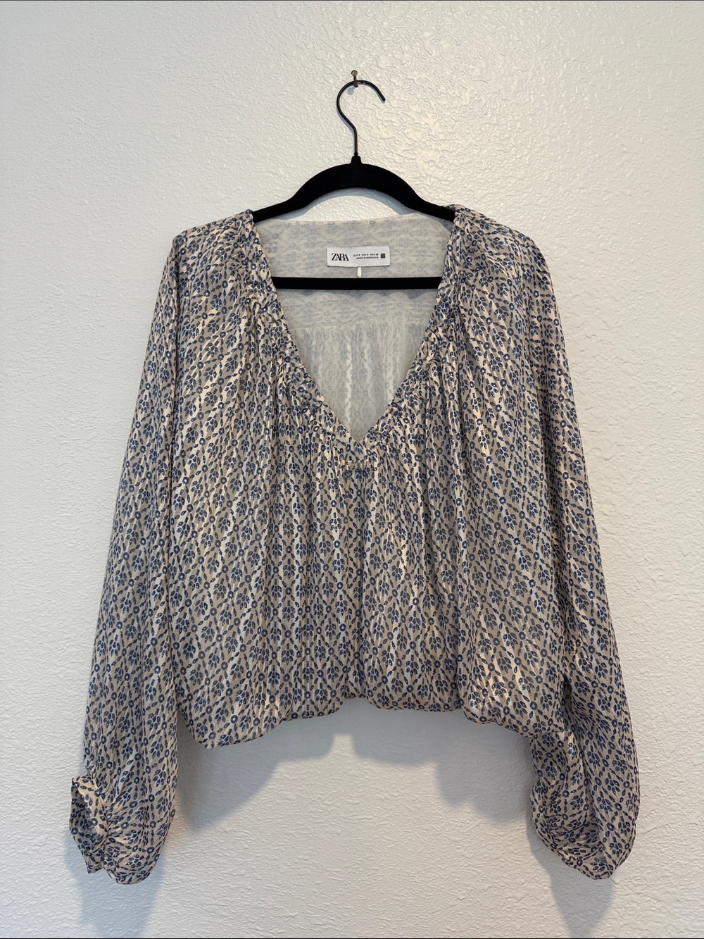 Zara Cream and Blue Printed V-Neck Long Sleeve Blouse Brand New Size S